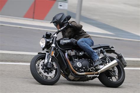 Triumph Speed Twin: per divertirsi con eleganza .